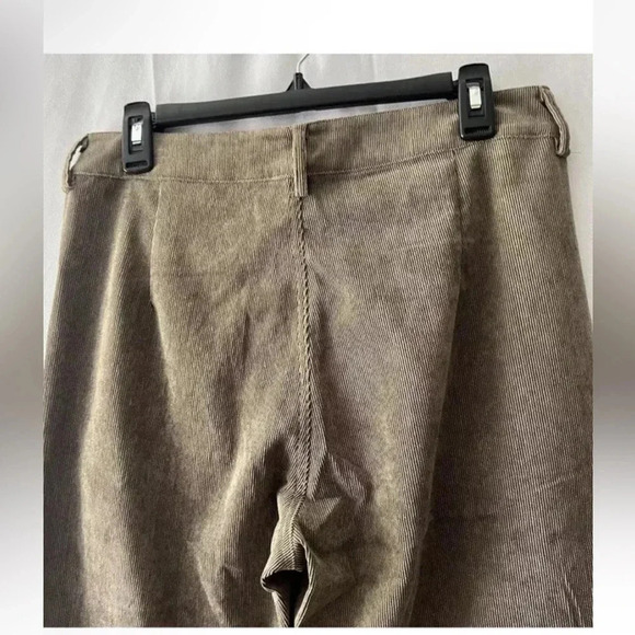 Uniq NWT Women's Olive Green Pants Straight Leg With Pockets Button Fly Medium - Picture 7 of 8